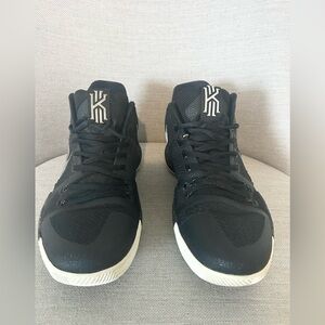 ⭐️ Men’s Nike Kyrie 3 Black Ice Sz 9.5